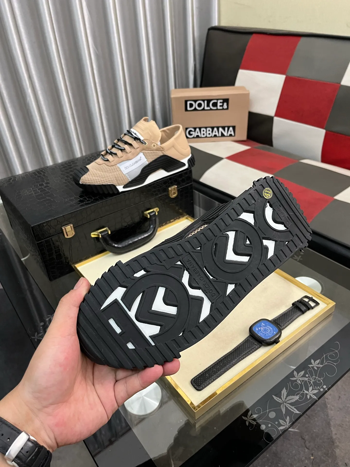 Men's shoes 💰440⌚️⌚️DG's latest popular 🔥🔥casual shoes, the tongue has the brand's iconic details, and the combination of silk cowhide and cow suede enhances the style. Fashionable and versatile, it can complement any look. Create an exquisite design with unique dynamic vitality and modern atmosphere, showing modern elegance. Size: 35-46